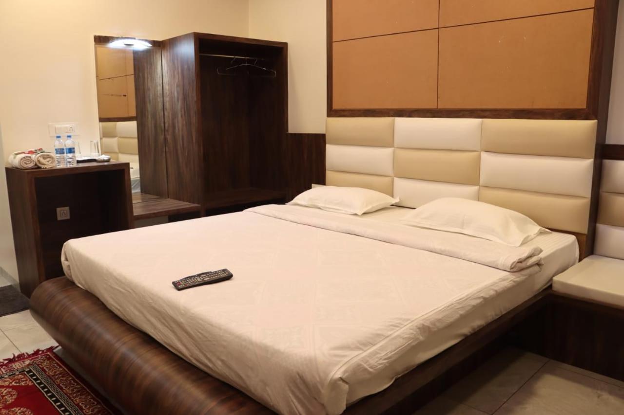 Pawan Executive Tuljapur Экстерьер фото