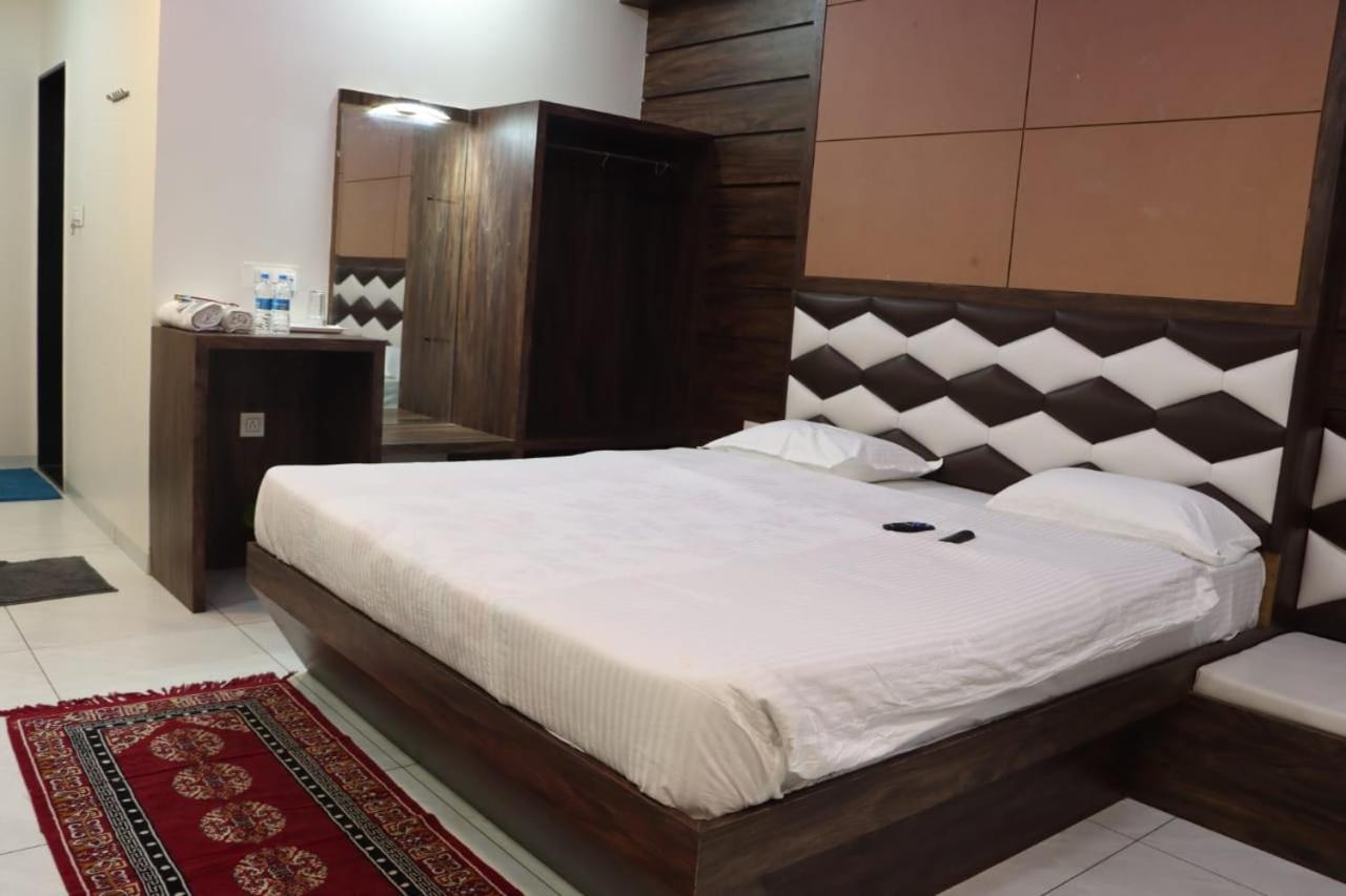 Pawan Executive Tuljapur Экстерьер фото