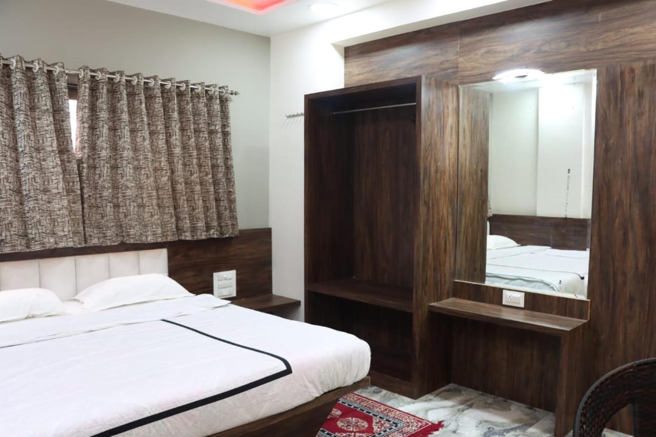 Pawan Executive Tuljapur Экстерьер фото