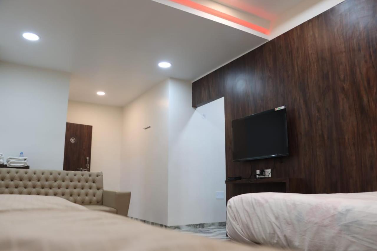 Pawan Executive Tuljapur Экстерьер фото